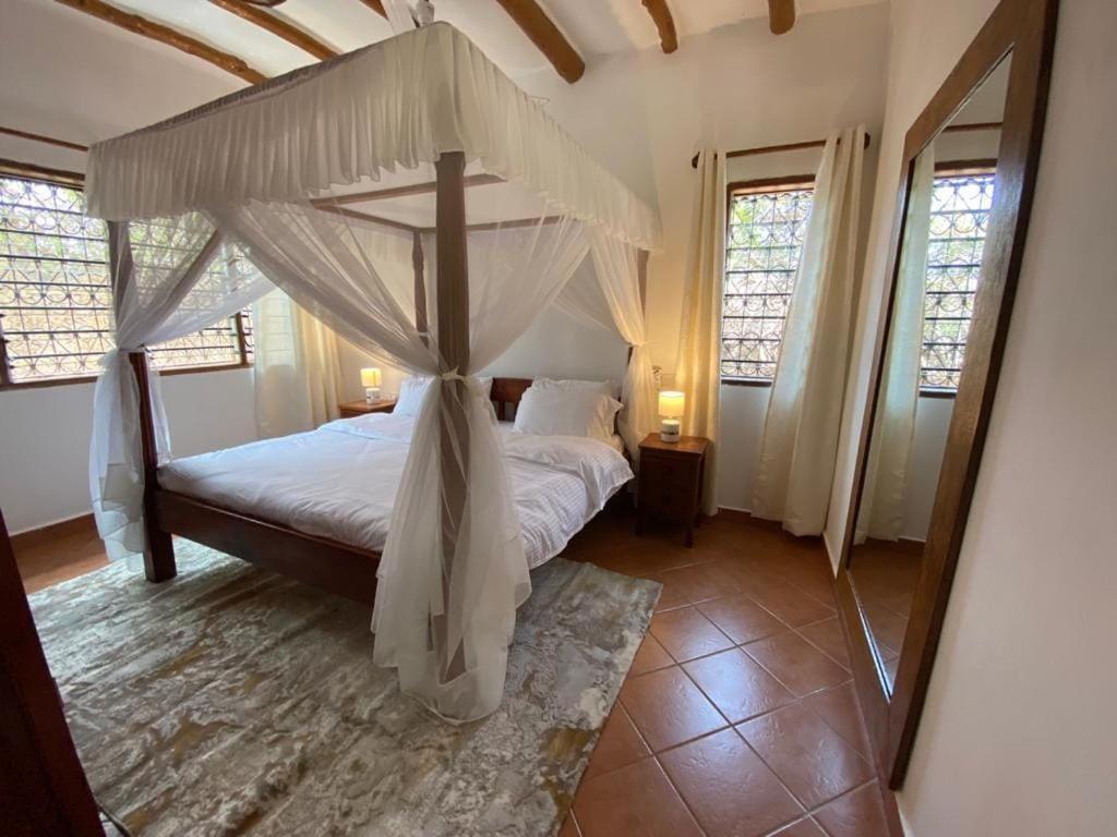 Villa Isla Del Amore Watamu Bagian luar foto